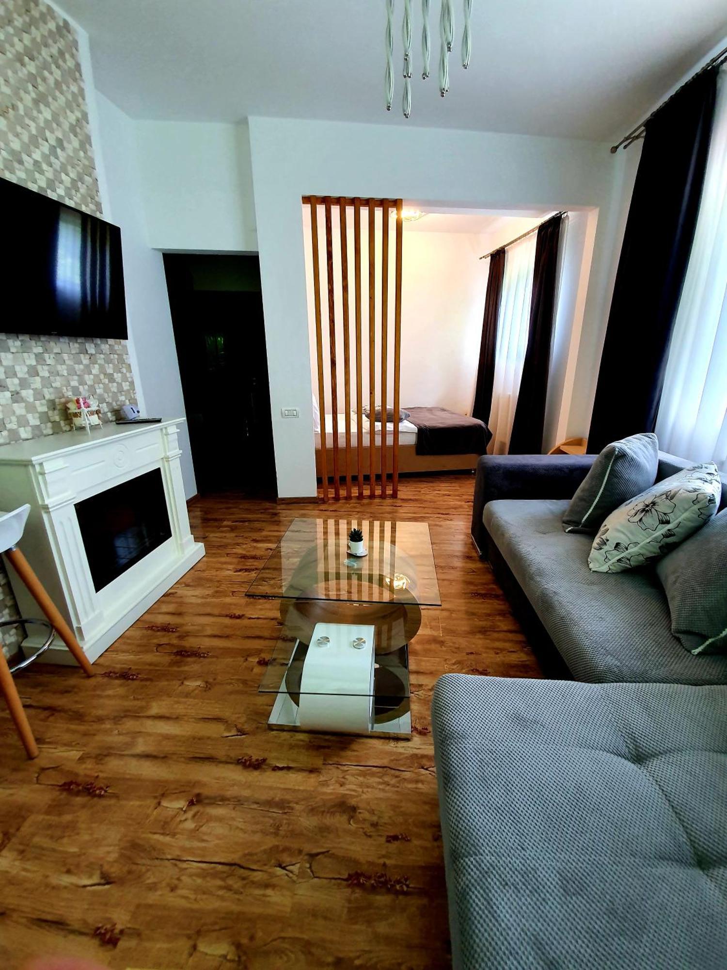 Laura Apartments Sinaia Bilik gambar