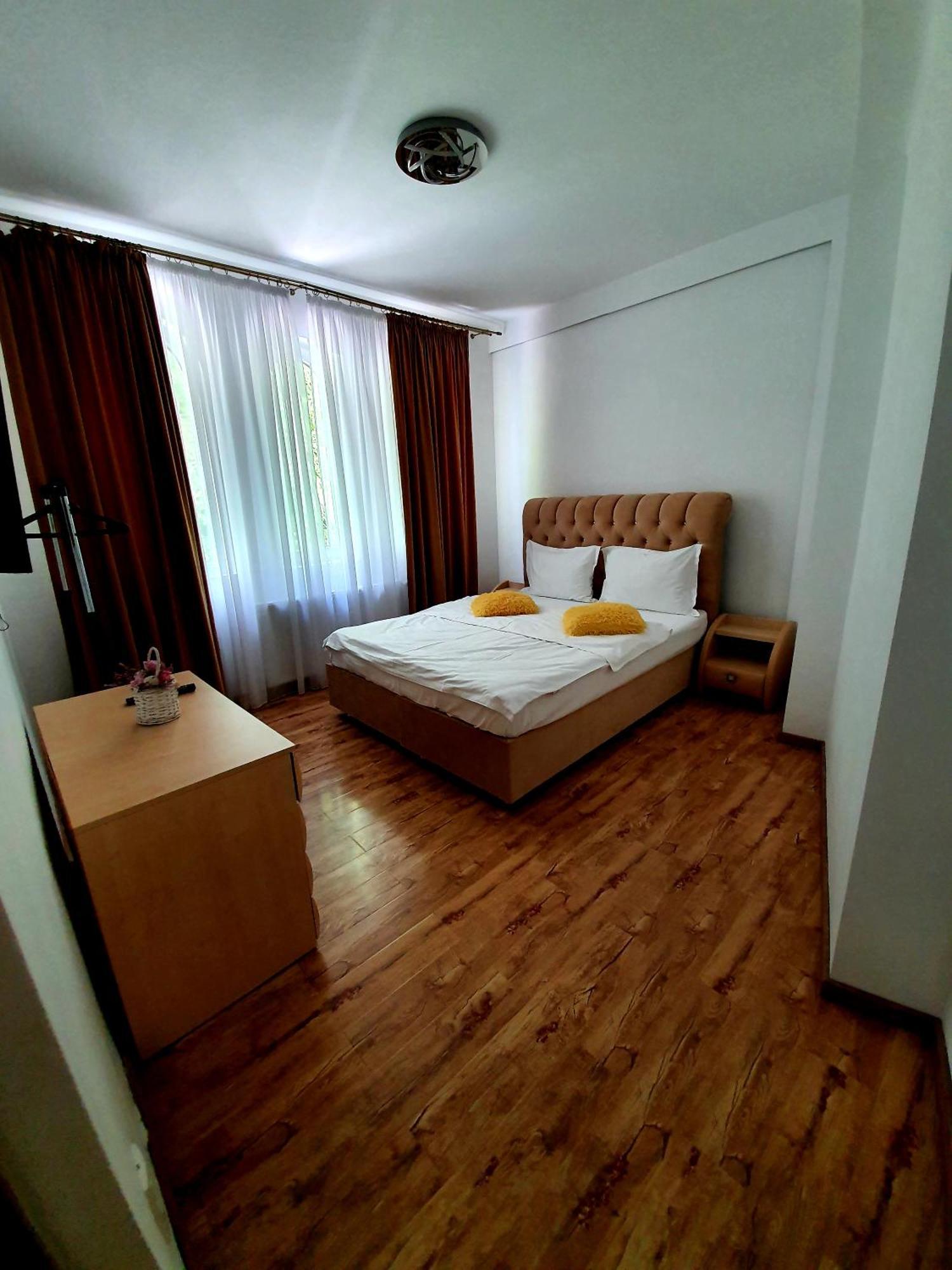 Laura Apartments Sinaia Luaran gambar